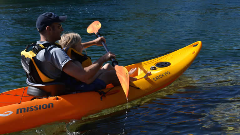Free kayaks paddle the Waikato River